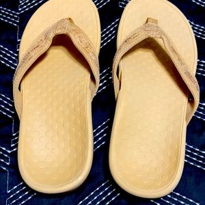 Vionic sandles